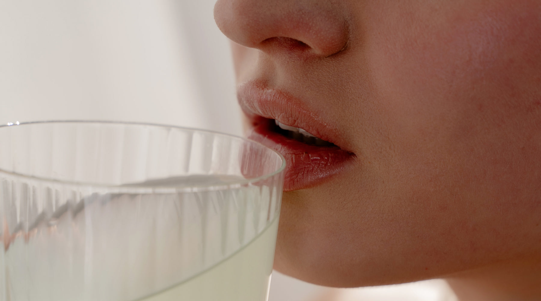 Sugar-Free Hydration Explained: Benefits, Metabolic Health & Why It Matters for Daily Energy | momentm